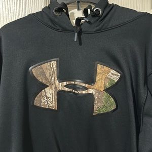 Under Armour w/ Realtree Camo logo